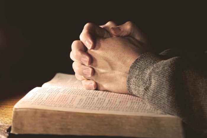 Culto de Oração toda Quinta às 20 2 oração e a bíblia